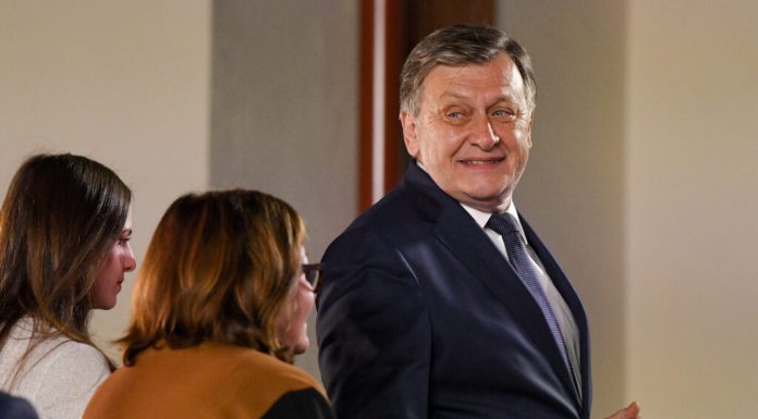 Crin Antonescu atacă dur conducerea PNL: „Orban a fost bun până n-a mai fost. Azi parcă nici Cîțu nu a existat”