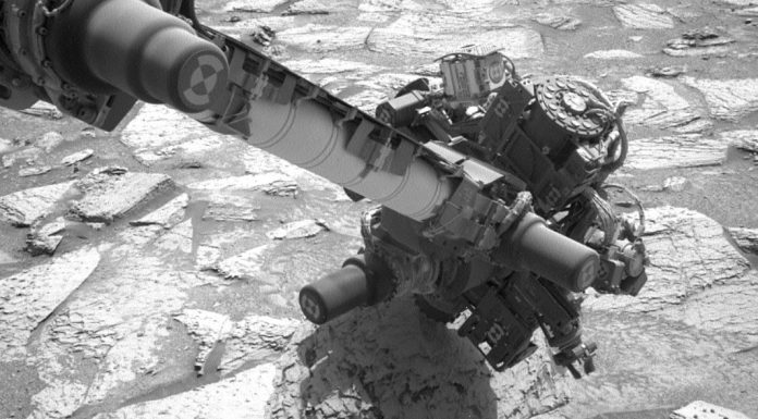Curiosity, „prizonier” pe Marte după ce s-a blocat într-un bolovan de 13 kilograme. FOTO