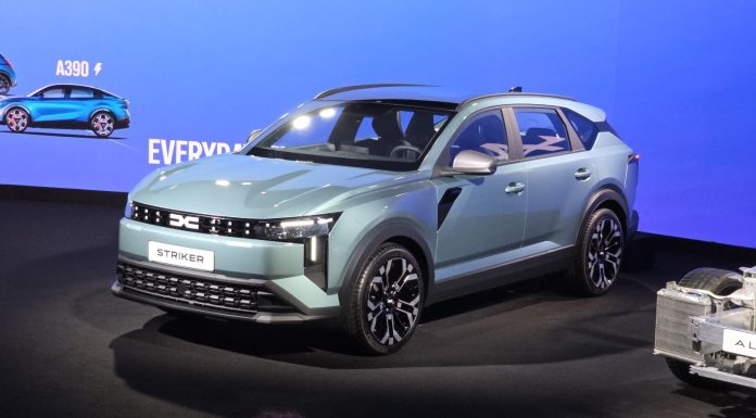 FOTO SPION Interiorul Dacia Striker, dezvăluit cu o lună înainte de lansarea oficială
