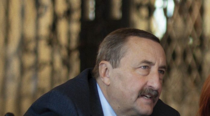 Rectorul Universităţii Tehnice din Iaşi, Dan Caşcaval, senator PSD, explică votul dat moţiunii de cenzură, după ce a primit numeroase critici: Îmi asum că sunt ”o ruşine pentru mediul academic ieşean” pentru că nu am susţinut lovirea şcolii româneşti