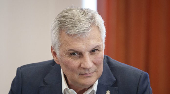 Daniel Zamfir îi cere lui Ilie Bolojan să demisioneze: „Se agață de scaun mai mult decât ne-am fi putut imagina”