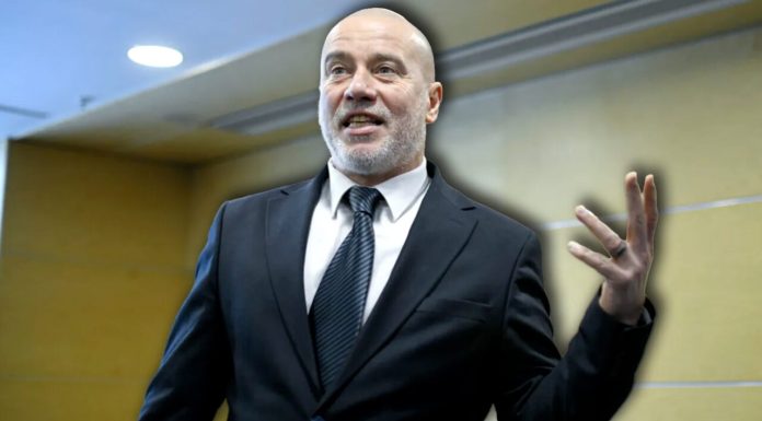 Ministrul Culturii, demisia! Purtătorul de cuvânt al UDMR cere, în numele partidului, demisia din guvern a ministrului Culturii, Andras Demeter.