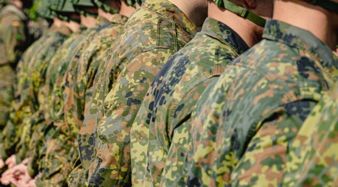Doi soldați germani staționați la o bază militară NATO din Olanda au fost bătuți pe stradă de persoane necunoscute. Atacatorii au strigat „Urâm NATO”
