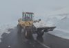 Lucrările de deszăpezire pe Transfăgărășan continuă în cea mai dificilă zonă a traseului