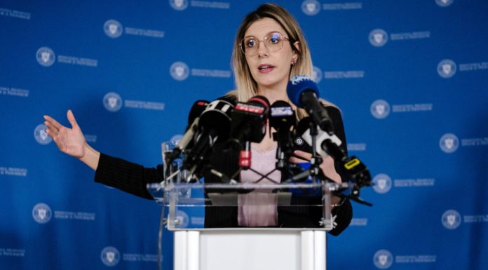 Diana Buzoianu: „Băieții din sistem deja s-au activat. Dau ei pe surse că ar negocia USR cu PSD pentru un nou Guvern”