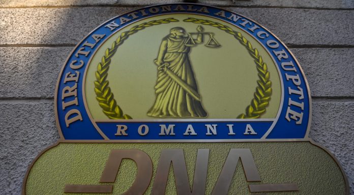 Trafic de influență. Polițist arestat pentru o șpagă de 10.000 de lei de la un coleg