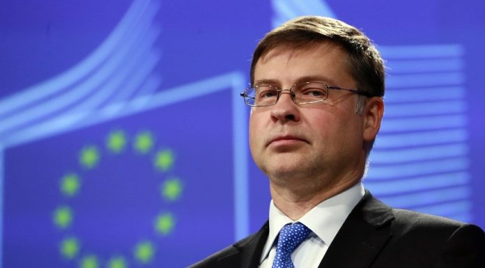 Valdis Dombrovskis: UE îşi reduce prognoza de creştere economică şi majorează estimarea privind inflaţia, din cauza războiului cu Iranul