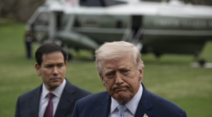 Trump a transmis Congresului că războiul împotriva Iranului s-a încheiat. Iranienii sunt de altă părere