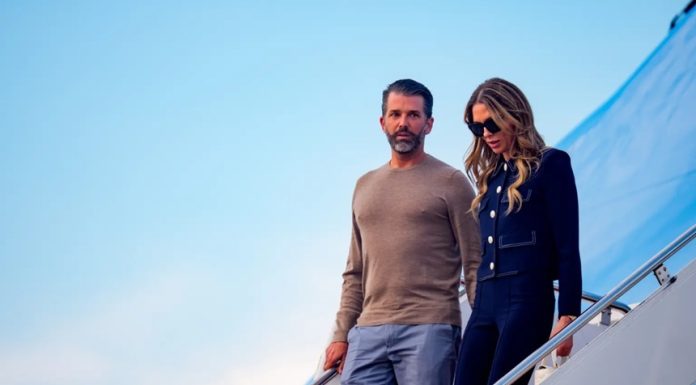 Trump anunţă că ”va încerca” să se ducă la căsătoria fiului său, Donald Trump Jr cu manechinul Bettina Anderson, prevăzută în weekend. ”Nu este momentul potrivit pentru mine. Am o problemă care se numeşte Iran şi alte lucruri”