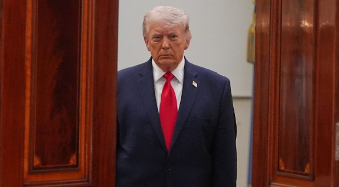 Donald Trump, în rolul lui James Bond. Casa Albă a postat o imagine cu preşedintele în postura agentului 007. FOTO