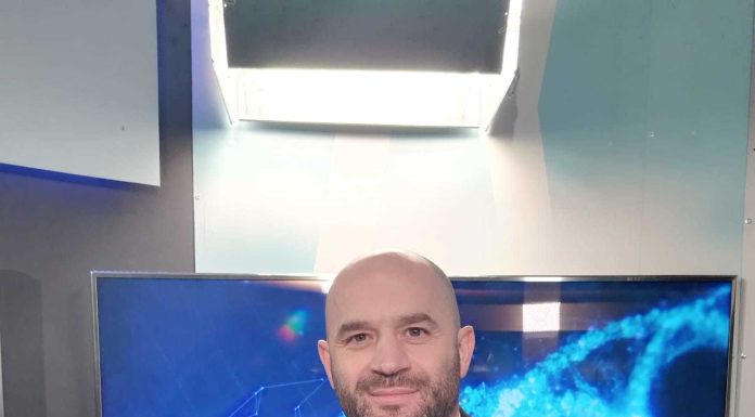 Dr. Decebal Fodor, despre chirurgia robotică: Fără chirurgul de la consolă, robotul este doar o maşinărie scumpă. Robotul nu are autonomie, nu ia decizii singur, nici măcar nu sugerează anumite gesturi chirurgului