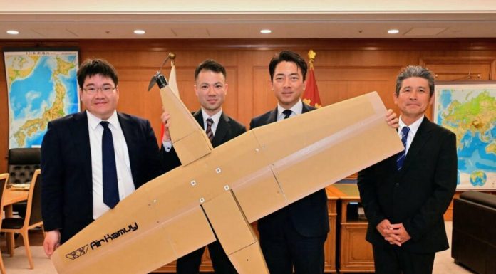 Japonezii lansează drona de război fabricată din carton. Este pliabilă și poate fi montată în cinci minute
