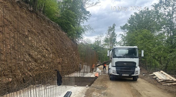 Stadiul lucrărilor la „Drumul Regelui”, o viitoare şosea de 42 de milioane de euro din Munţii Zarandului, între Arad şi Hunedoara/ Preşedinte CJ Arad: Odată finalizat, va deschide noi oportunităţi/ Imagini spectaculoase de pe şantier – FOTO