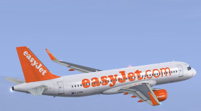 EasyJet a deviat un zbor după ce un pasager a semnalat echipajului prezenţa unei baterii externe în bagaj