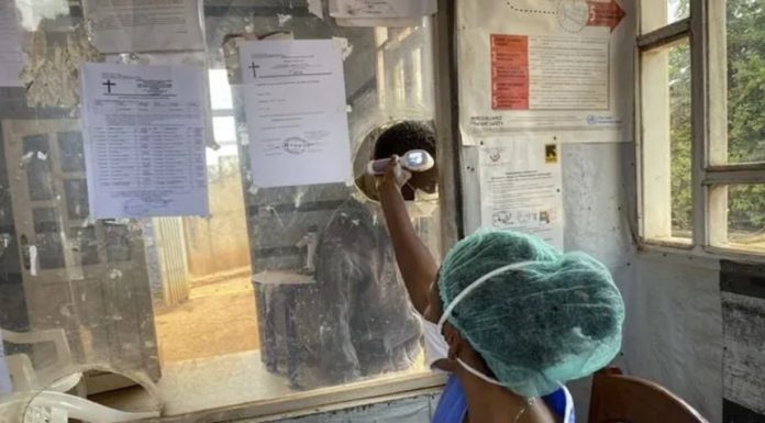 Unele ţări iau măsuri de ”precauţie” după ce OMS alertează cu privire la ”amploarea şi rapiditatea” răspândirii epidemiei de ebola în RDC