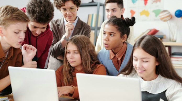 Elevii din clasele III–VI, puși la încercare în „Marea Aventură Digitală” cu probe de logică și AI