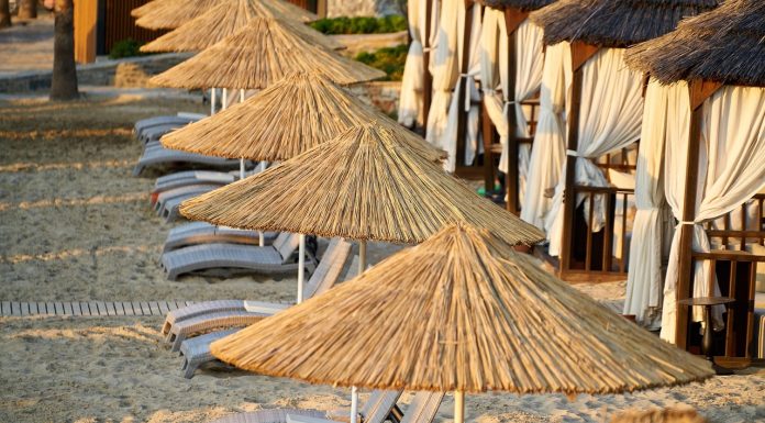 Despăgubiri pentru că nu erau șezlonguri libere. Un turist german a primit 1.000 de euro după ce nu a găsit șezlonguri la un hotel din Grecia
