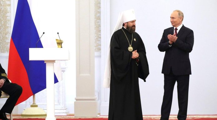 Un episcop rus a fost reținut în Cehia după ce poliția a găsit droguri în mașina lui. Rusia denunță o „înscenare politică”