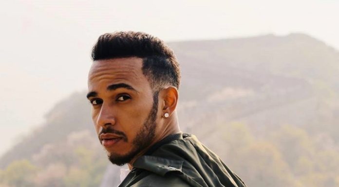 Lewis Hamilton spune că rămâne în F1: Voi mai rămâne aici o bună bucată de vreme, aşa că obişnuiţi-vă cu ideea