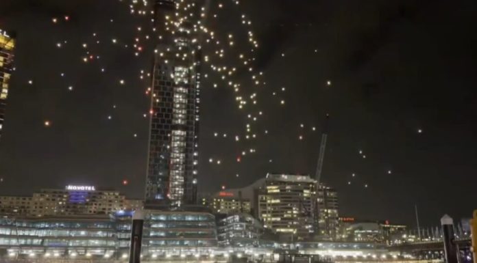 Haos la un festival celebru din Australia: zeci de drone au căzut din cer în timpul unui show urmărit de mii de oameni