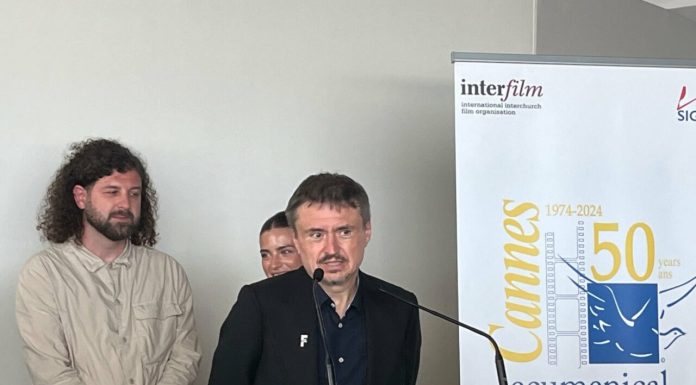 Le Monde: Cristian Mungiu, cineastul „mai decorat decât un general sovietic” cucerește lumea filmului de la Cannes cu pelicula „Fjord”