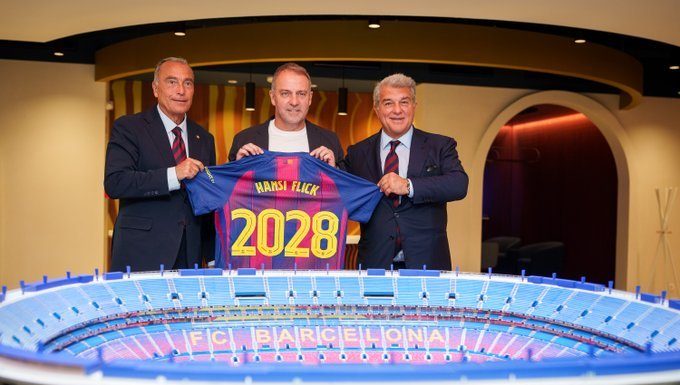 Antrenorul Hansi Flick şi-a prelungit contractul cu FC Barcelona până în 2028