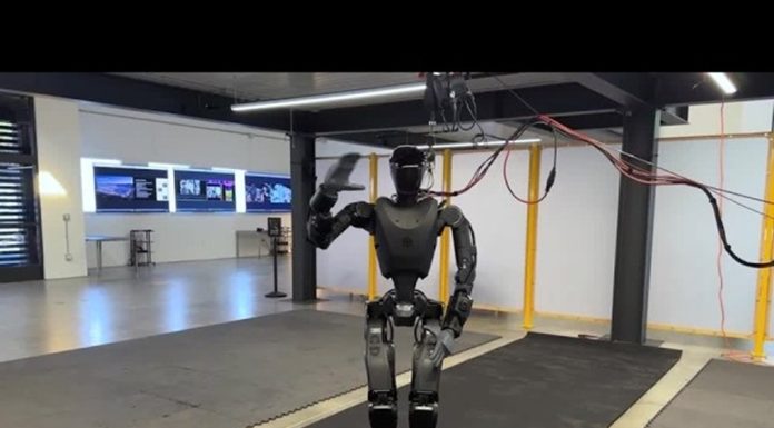 Un startup cu legături cu familia Trump vrea să introducă roboţi umanoizi pe câmpul de luptă
