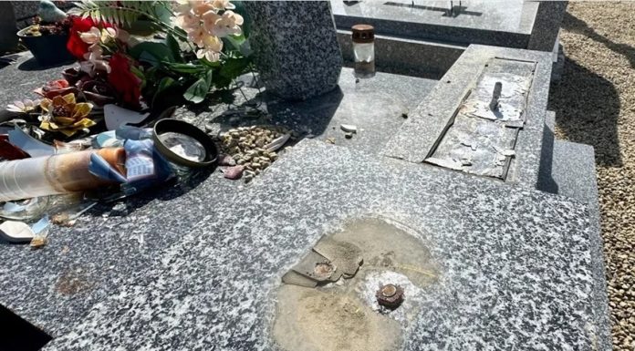 Doi români, inculpaţi cu privire la profanarea a 15 morminte în nordul Franţei şi furtul a zeci de statuete şi ornamente de bronz, un prejudiciu estimat la până la 25.000 €