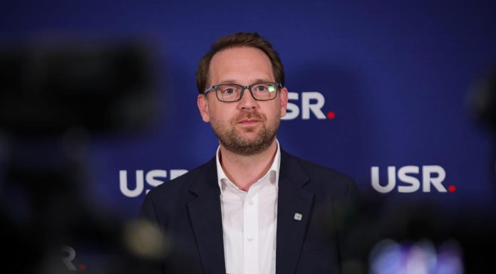 Dominic Fritz: Parlamentarii USR vor fi prezenţi în sală, dar nu vor vota la moţiune / E foarte posibil ca mâine să avem o surpriză şi să vedem că această moţiune va pica