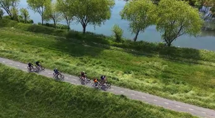 Locul unic din România în care frontiera devine un traseu de aventură pentru bicicliști. Sute trec zilnic pe acolo