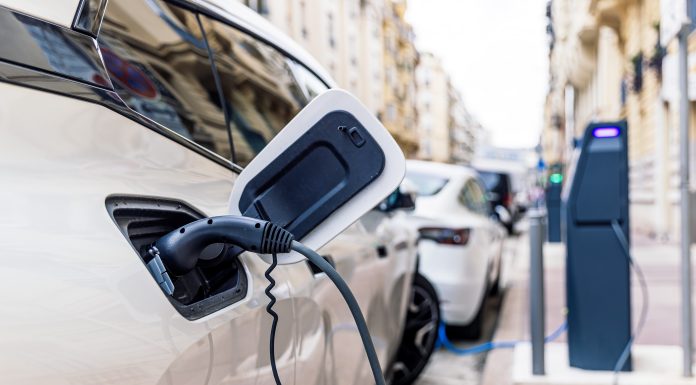Orașul din România care are mai multe stații de încărcare pentru mașini electrice decât benzinării