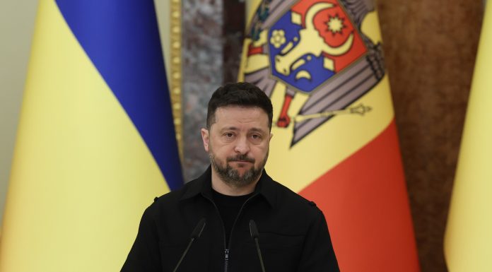 Volodimir Zelenski a denunţat bombardamentele ruseşti şi îl acuză pe Putin că vizează clădiri rezidenţiale
