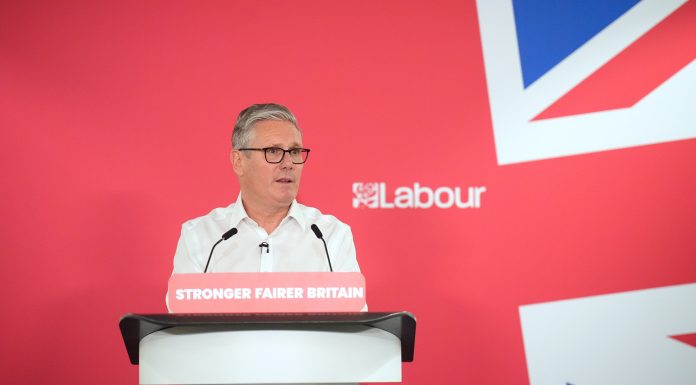Keir Starmer, contestat după eșecul din alegeri. Un fost ministru intră în joc pentru șefia partidului și a guvernului