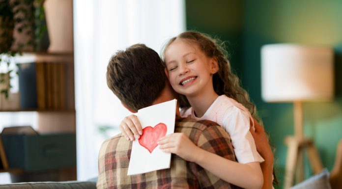 Ziua Tatălui, sărbătorită la 10 mai. Idei de mesaje care pot fi transmise în această zi