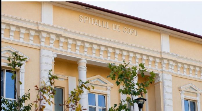 Maraton de 11 ore pentru cel mai mic copil care a beneficiat de transplant hepatic la Spitalul ”Grigore Alexandrescu”. Medic din echipa care a făcut operaţia: A fost mai complicat pentru că vasele sunt de calibru mult redus. Ce urmează