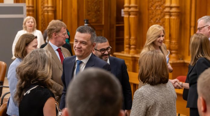 Grindeanu reafirmă, în faţa ambasadorilor europeni, susţinerea ”în mare” pentru SAFE, PNRR, OCDE şi politica fiscală agreată, subliniind că ”pot să existe nuanţe şi abordări diferite din partea partidelor”