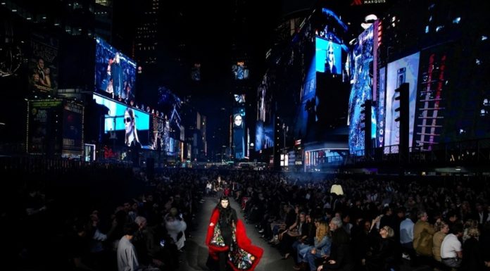 Gucci a transformat Times Square într-un podium de modă, în încercarea grupului Kering de a relansa brandul aflat în dificultate