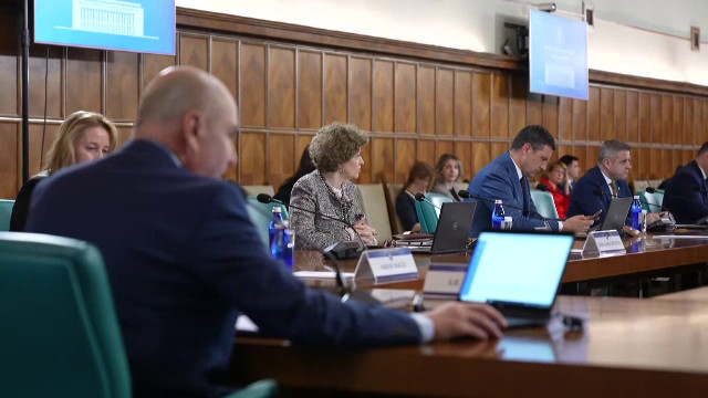 Agențiile de rating avertizează România: instabilitatea politică poate aduce retrogradarea