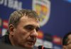 Selecţionerul Gheorghe Hagi felicită FC Barcelona pentru câştigarea titlului de campioană a Spaniei
