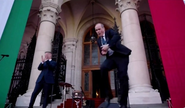 Noul ministru al sănătăţii din guvernul maghiar face din nou furori cu dansul său – VIDEO