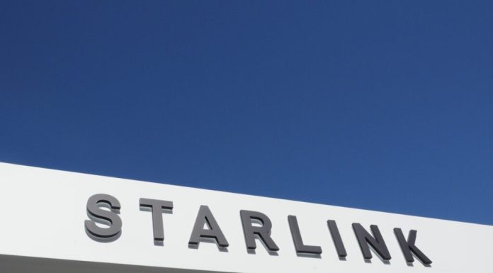 Rețeaua clandestină care introduce ilegal tehnologia Starlink în Iran pentru a contracara blocarea internetului