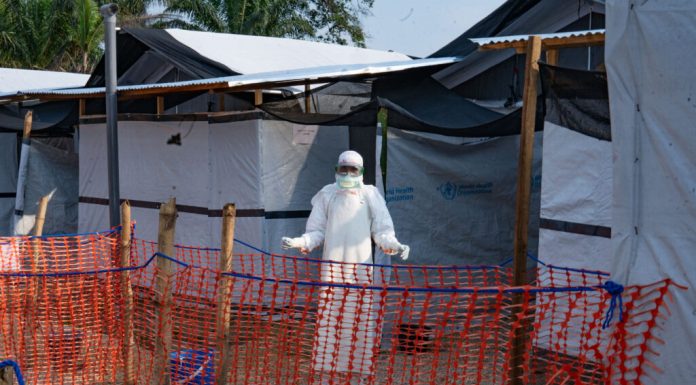 Ebola: Uganda își închide granița cu Congo din cauza creșterii numărului de infectări