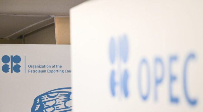 OPEC+ majorează producția de petrol, în contextul tensiunilor generate de blocarea Strâmtorii Ormuz