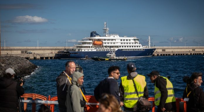 Nava de croazieră pe care a izbucnit o epidemie de hantavirus a ajuns în portul olandez Rotterdam. Câți pasageri mai are la bord