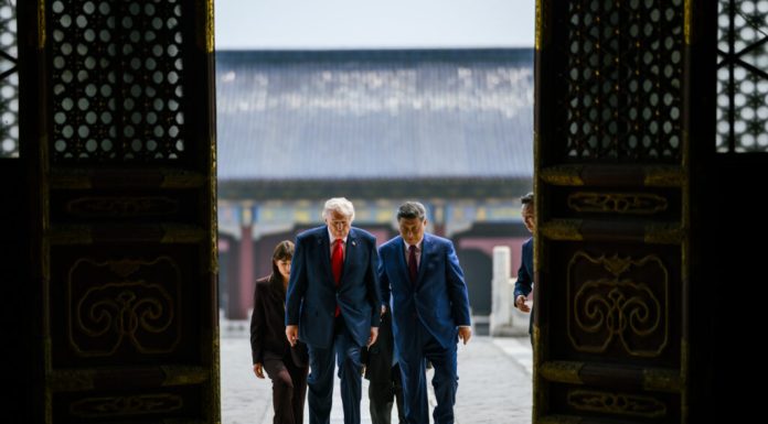 Donald Trump se laudă singur în timpul vizitei la Xi. Cum a ajuns să-i dea dreptate liderului chinez care a spus că SUA este o „națiune în declin”