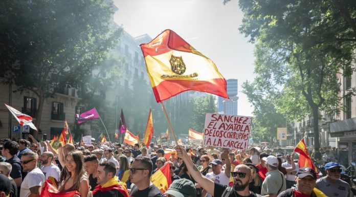 Protest masiv la Madrid. Spaniolii cer demisia premierului Sánchez pe fondul mai multor scandaluri de corupție