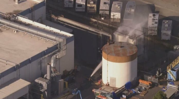 Rezervorul de substanțe chimice din California prezintă o fisură care ar putea reduce riscul unei explozii