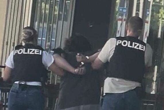 Atac cu cuțitul într-o gara de lângă Zurich: trei persoane rănite. Agresorul ar fi strigat „Allah Akbar” după ce a lovit victimele
