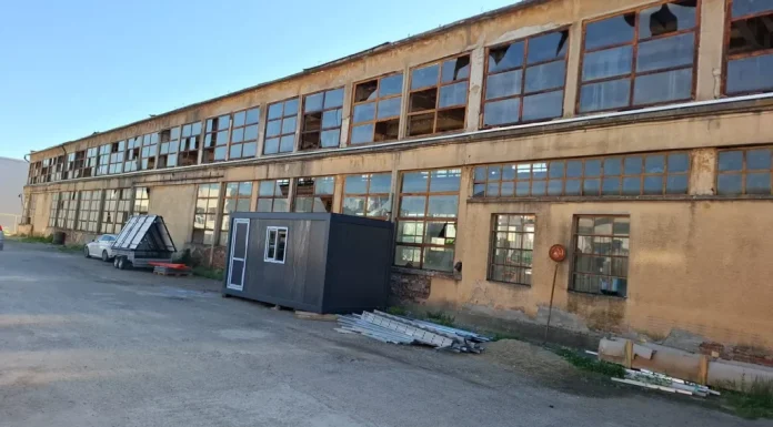 G4Media: Uzina care înarma România a ajuns să supraviețuiască din producție civilă. Povestea declinului Uzinei Mecanice Orăștie