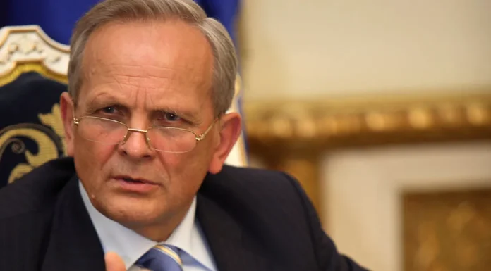 Fost premier, Theodor Stolojan îi cere lui Nicușor Dan să nu mai tragă de timp: „Nu poate aștepta, trebuie să aplice Constituția”